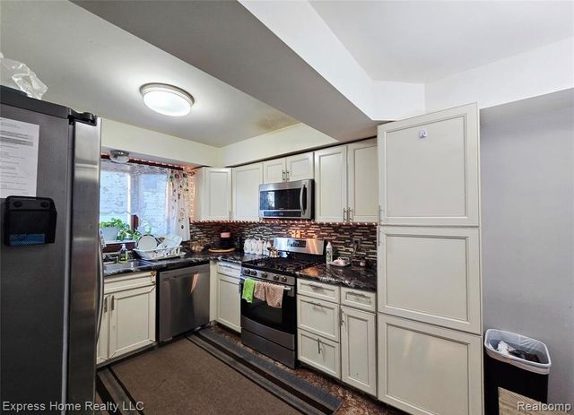 36177 Waltham Drive, Sterling Heights, MI 48310