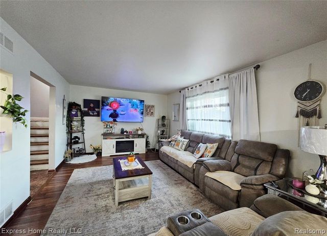 36177 Waltham Drive, Sterling Heights, MI 48310
