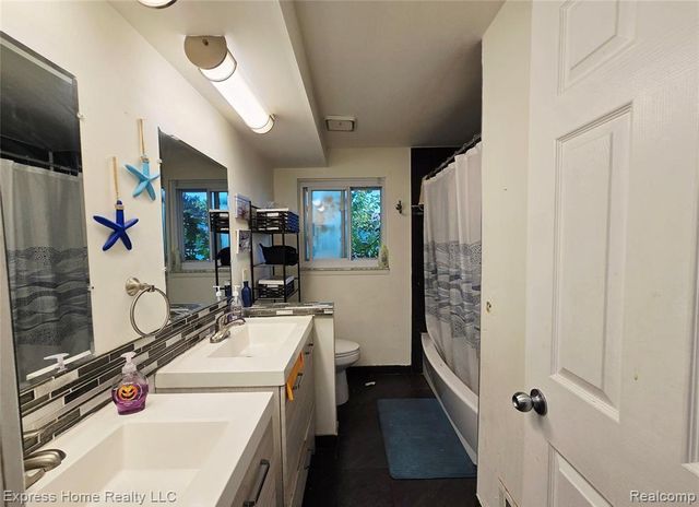 36177 Waltham Drive, Sterling Heights, MI 48310