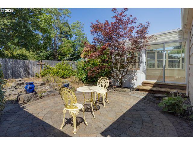 6735 Se NEHALEM St, Portland, OR 97206