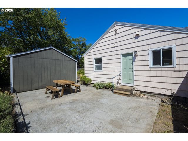6735 Se NEHALEM St, Portland, OR 97206