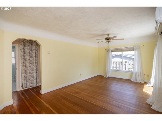 6735 Se NEHALEM St, Portland, OR 97206