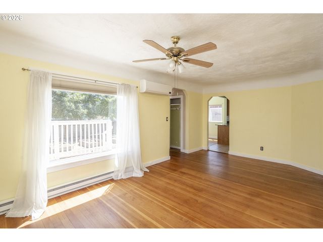 6735 Se NEHALEM St, Portland, OR 97206