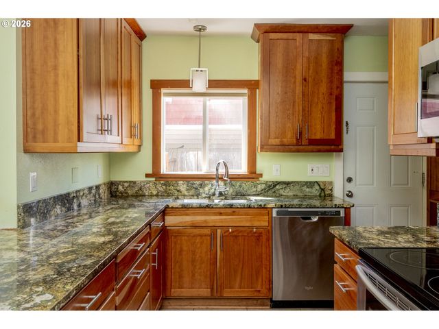 6735 Se NEHALEM St, Portland, OR 97206