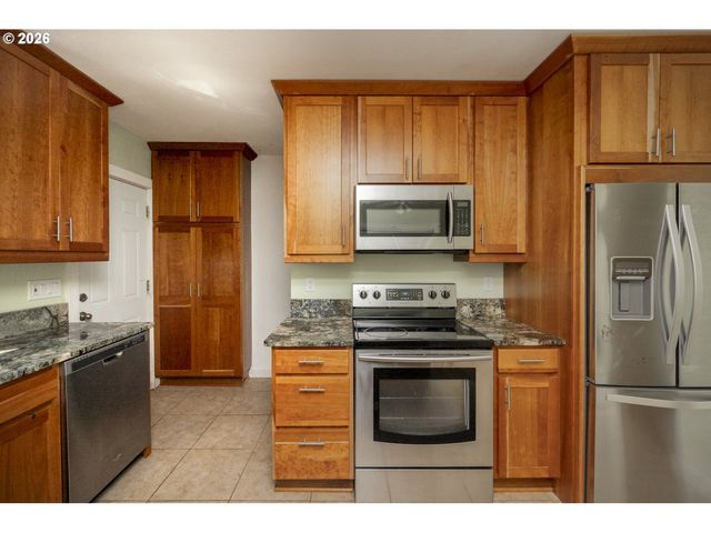 6735 Se NEHALEM St, Portland, OR 97206