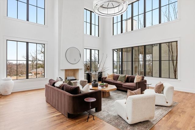 818 Brentview Dr, Nashville, TN 37220