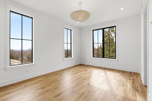 818 Brentview Dr, Nashville, TN 37220