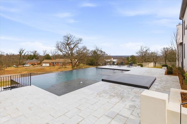 818 Brentview Dr, Nashville, TN 37220