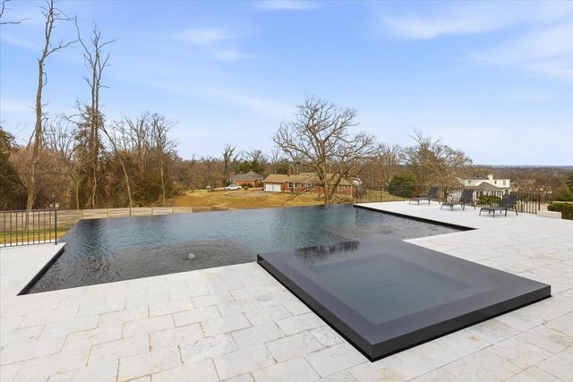 818 Brentview Dr, Nashville, TN 37220