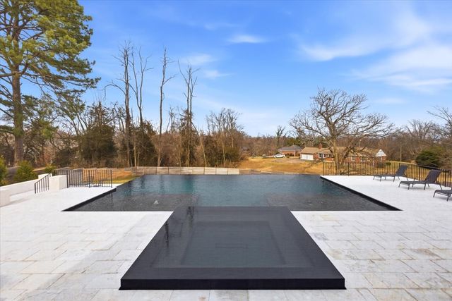 818 Brentview Dr, Nashville, TN 37220