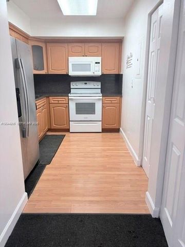 3300 NE 191st St 702, Aventura, FL 33180