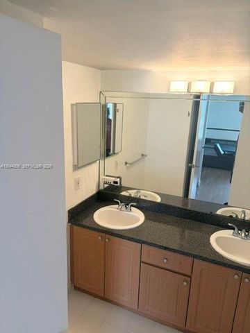 3300 NE 191st St 702, Aventura, FL 33180
