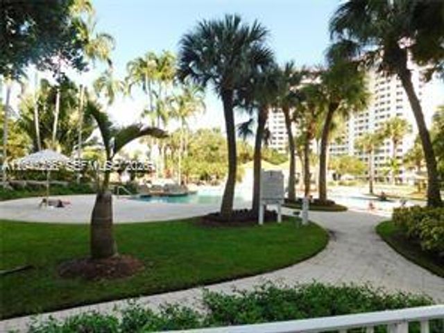 3300 NE 191st St 702, Aventura, FL 33180