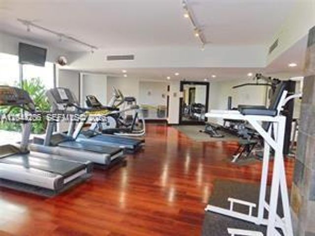 3300 NE 191st St 702, Aventura, FL 33180