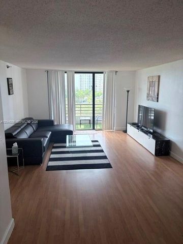 3300 NE 191st St 702, Aventura, FL 33180