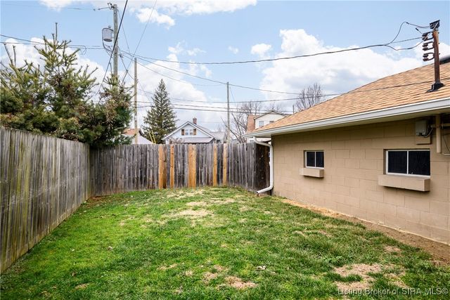 2231 E Oak Street, New Albany, IN 47150