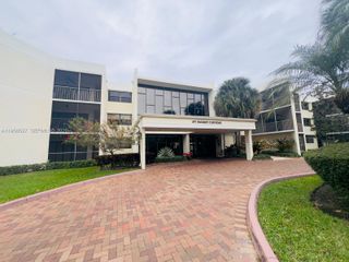 491 Racquet Club Road 211, Weston, FL 33326