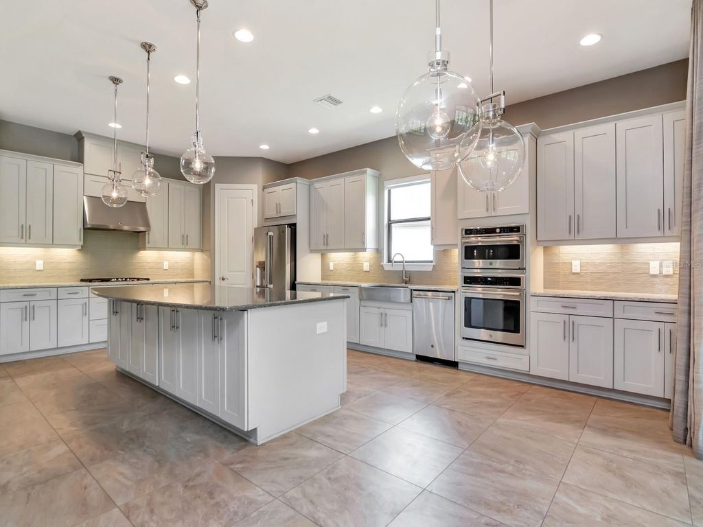 Image 13 of property listing at 20003 UMBRIA HILL DRIVE, Tampa, FL 33647