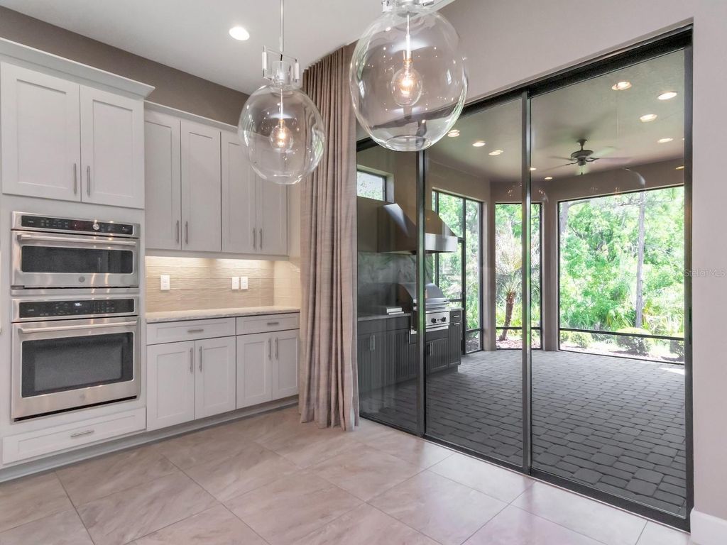 Image 14 of property listing at 20003 UMBRIA HILL DRIVE, Tampa, FL 33647
