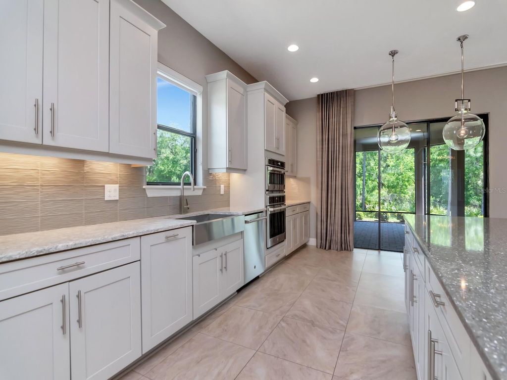 Image 19 of property listing at 20003 UMBRIA HILL DRIVE, Tampa, FL 33647