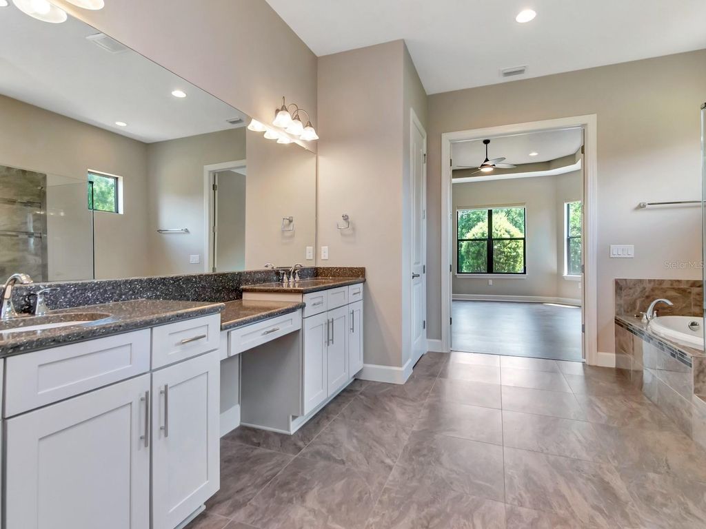 Image 25 of property listing at 20003 UMBRIA HILL DRIVE, Tampa, FL 33647