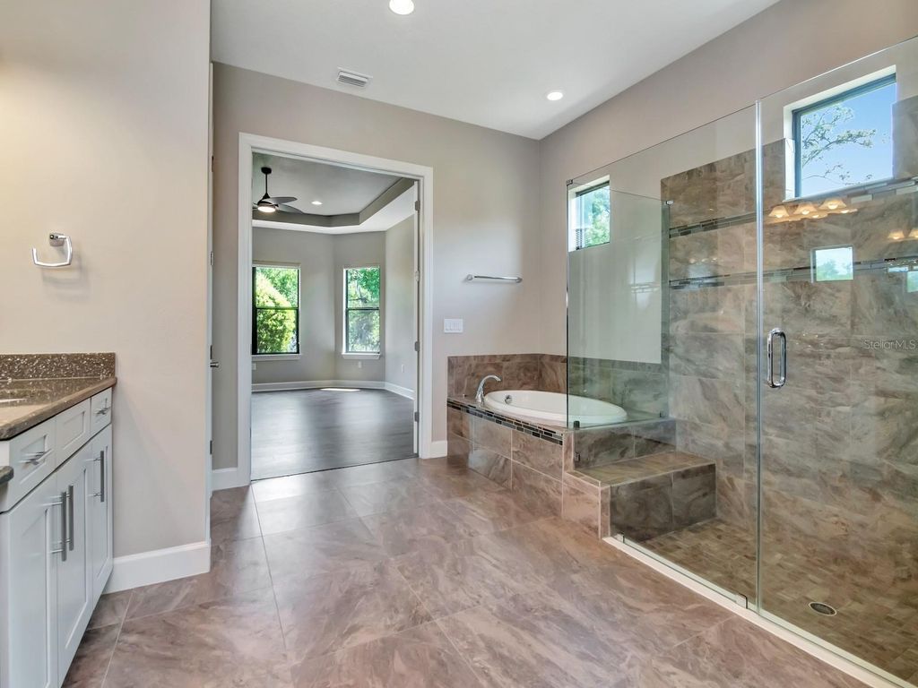 Image 26 of property listing at 20003 UMBRIA HILL DRIVE, Tampa, FL 33647