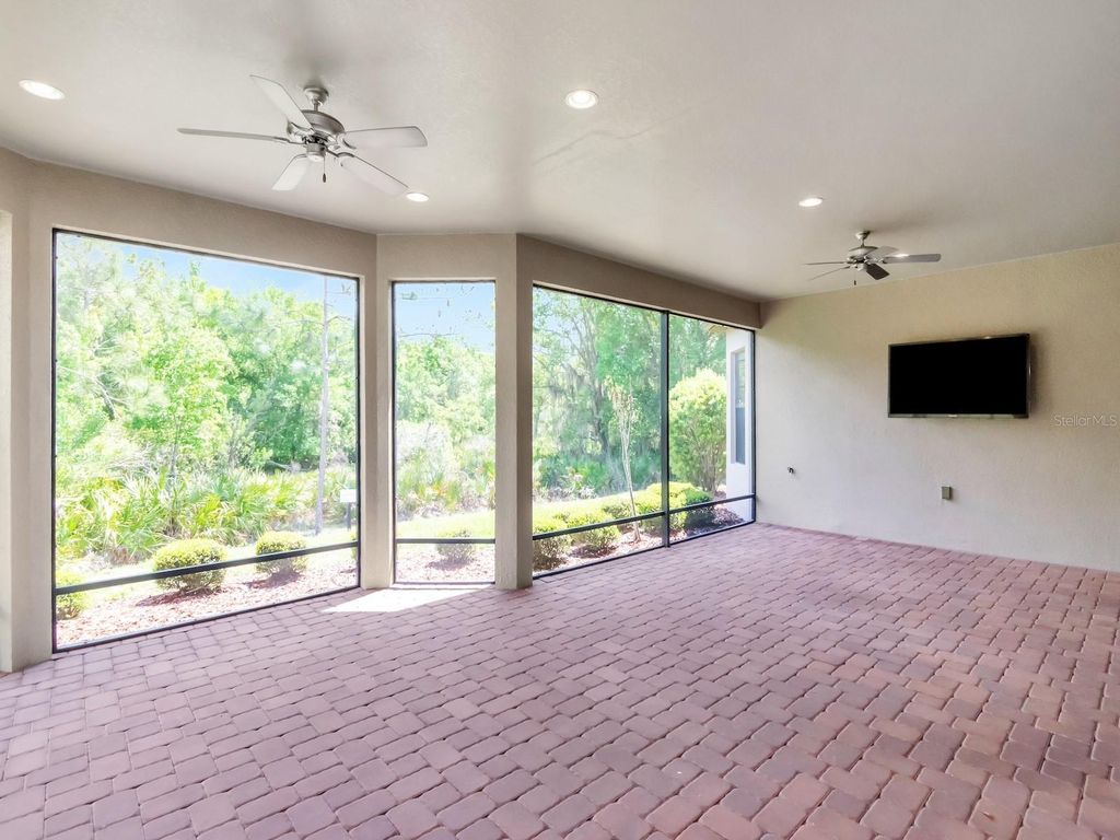 Image 33 of property listing at 20003 UMBRIA HILL DRIVE, Tampa, FL 33647