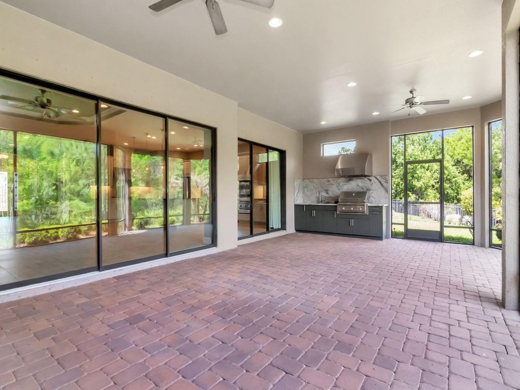 Image 36 of property listing at 20003 UMBRIA HILL DRIVE, Tampa, FL 33647