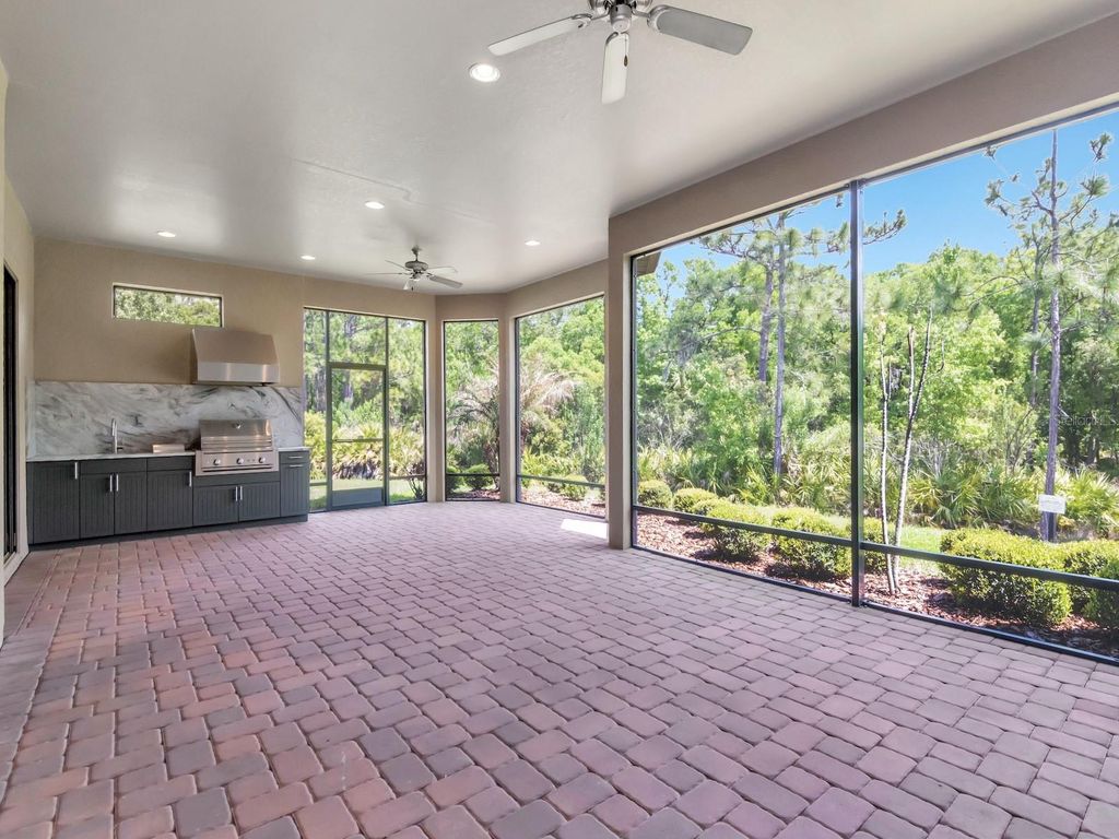 Image 37 of property listing at 20003 UMBRIA HILL DRIVE, Tampa, FL 33647