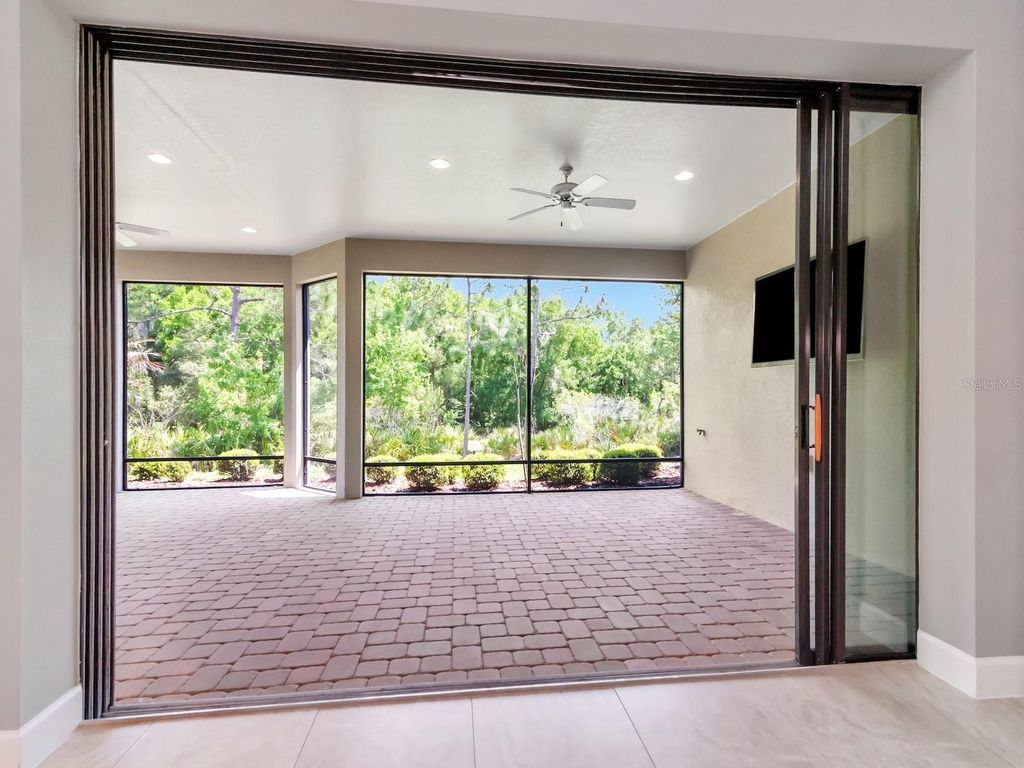 Image 38 of property listing at 20003 UMBRIA HILL DRIVE, Tampa, FL 33647