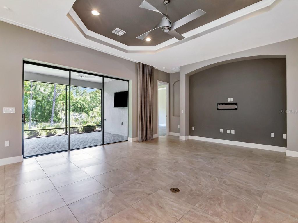 Image 8 of property listing at 20003 UMBRIA HILL DRIVE, Tampa, FL 33647