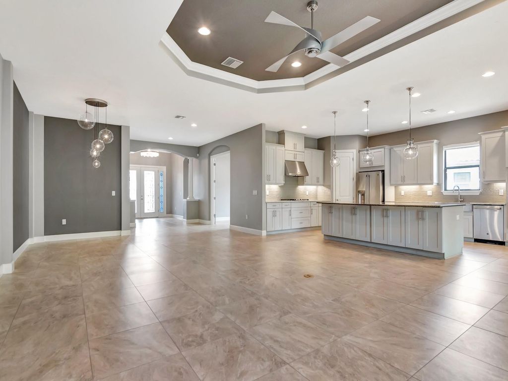Image 10 of property listing at 20003 UMBRIA HILL DRIVE, Tampa, FL 33647
