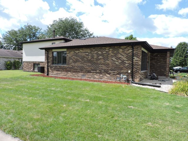 6931 Coachwood Trail, Tinley Park, IL 60477