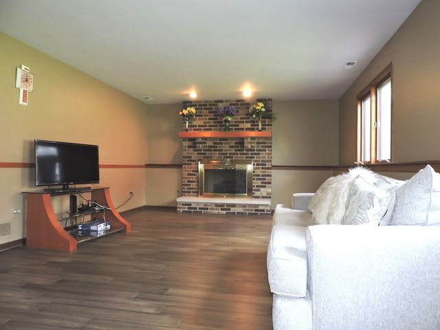 6931 Coachwood Trail, Tinley Park, IL 60477