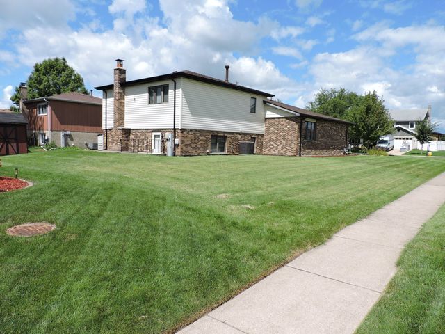 6931 Coachwood Trail, Tinley Park, IL 60477