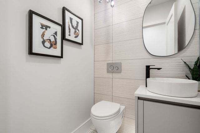 116 Thorndike St 2B, Brookline, MA 02446