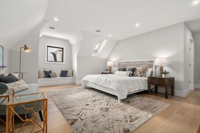 116 Thorndike St 2B, Brookline, MA 02446