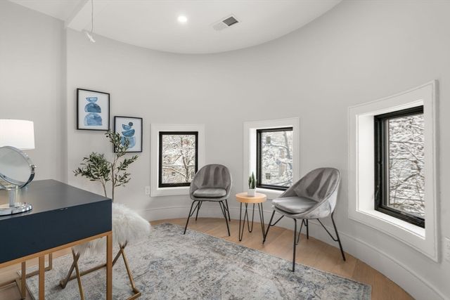 116 Thorndike St 2B, Brookline, MA 02446