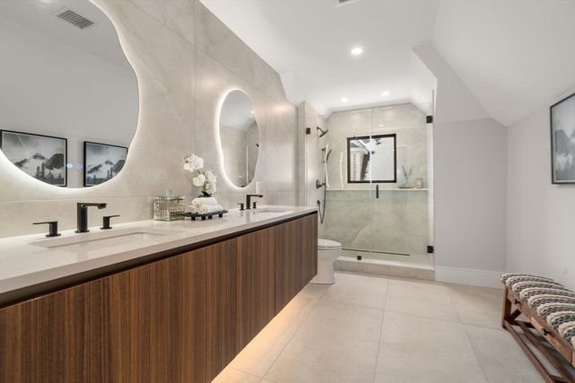 116 Thorndike St 2B, Brookline, MA 02446