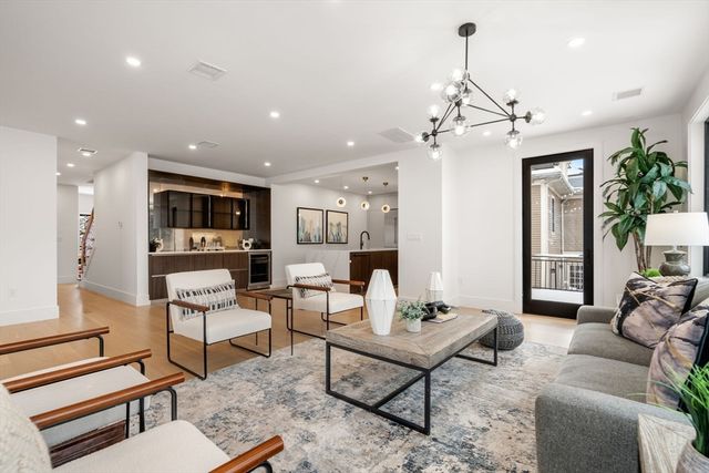 116 Thorndike St 2B, Brookline, MA 02446