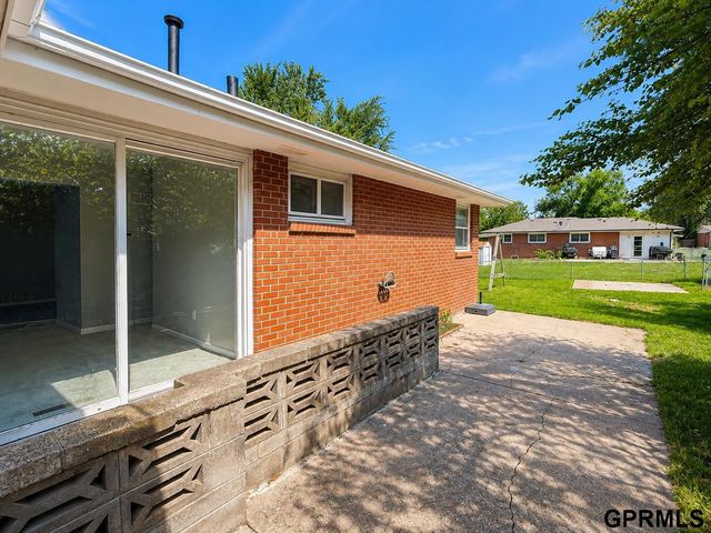7130 Englewood Drive, Lincoln, NE 68510