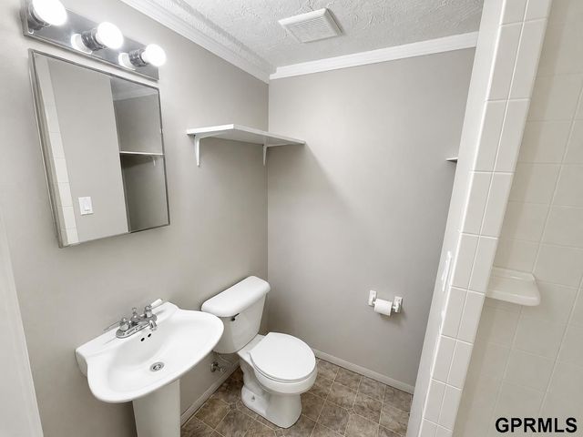 7130 Englewood Drive, Lincoln, NE 68510