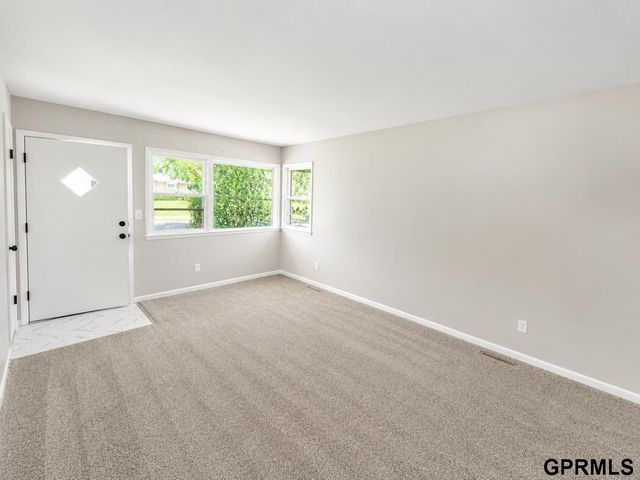 7130 Englewood Drive, Lincoln, NE 68510