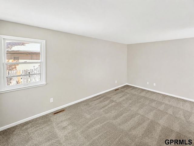 7130 Englewood Drive, Lincoln, NE 68510