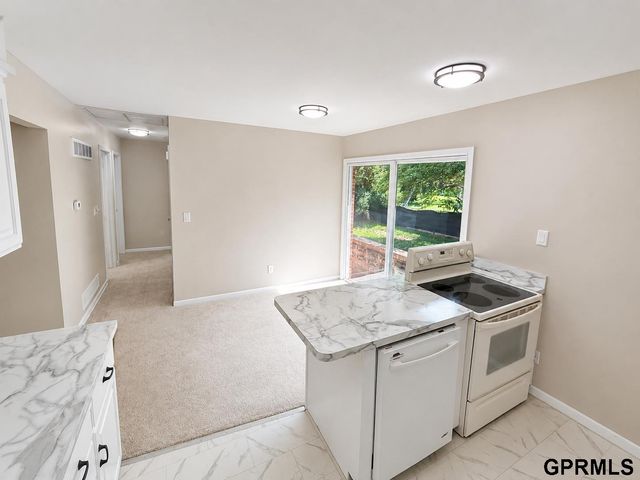 7130 Englewood Drive, Lincoln, NE 68510