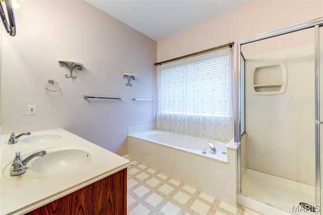 1218 Raintree Pass, O'fallon, MO 63366