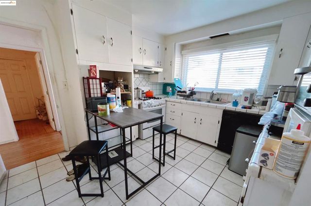 8415 Aster Ave., Oakland, CA 94605