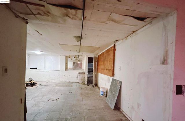 8415 Aster Ave., Oakland, CA 94605