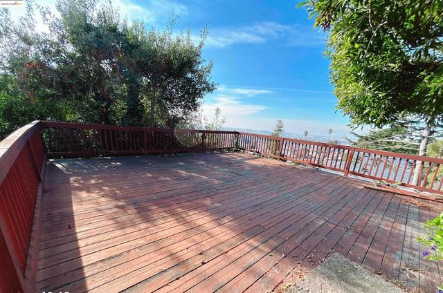 8415 Aster Ave., Oakland, CA 94605