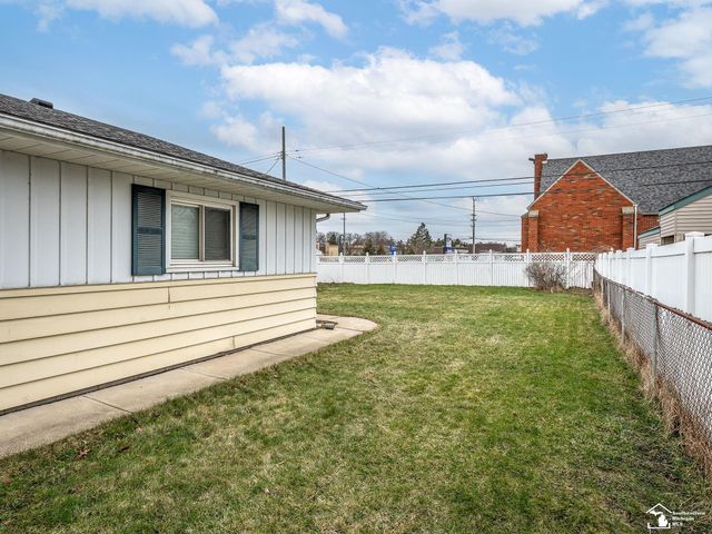 469 Bentley Drive, Monroe, MI 48162